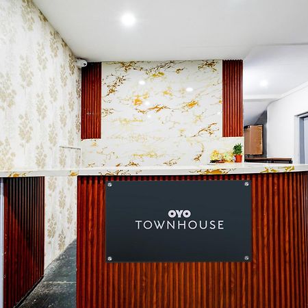 Super Townhouse Unnam Hotels Backside Of Tabala Rasa Pub, Financial District 하이데라바드 외부 사진
