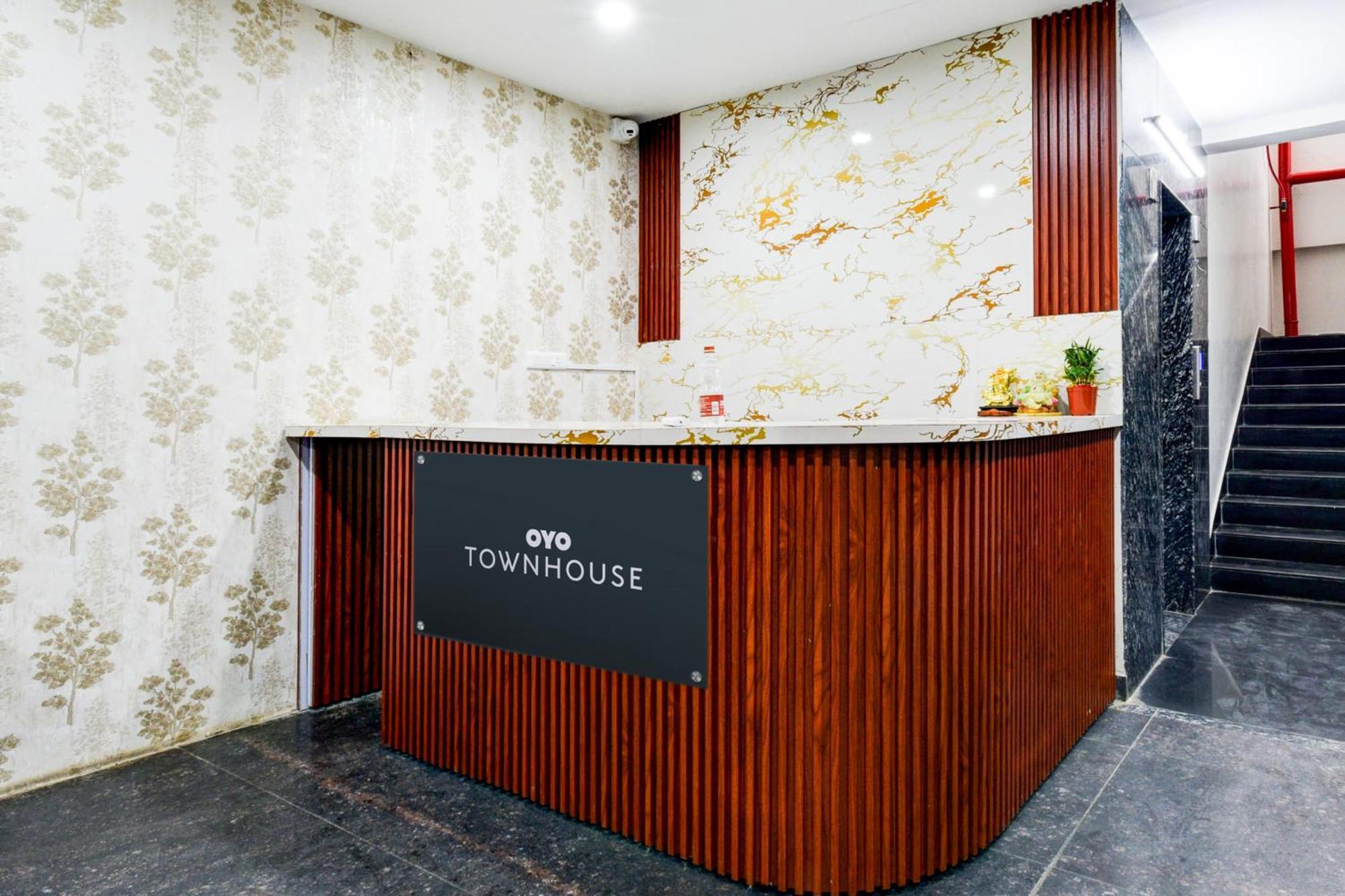 Super Townhouse Unnam Hotels Backside Of Tabala Rasa Pub, Financial District 하이데라바드 외부 사진