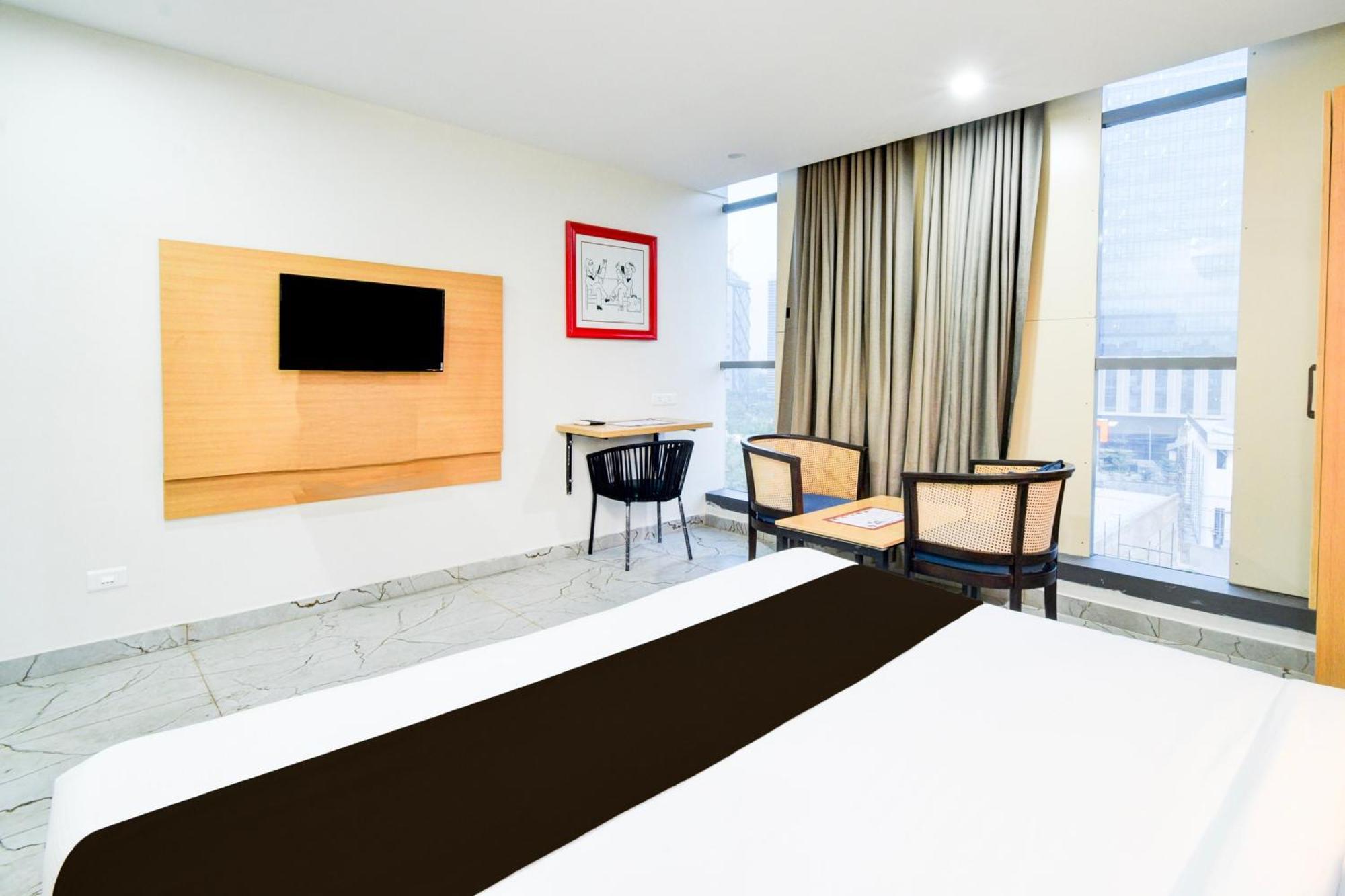 Super Townhouse Unnam Hotels Backside Of Tabala Rasa Pub, Financial District 하이데라바드 외부 사진