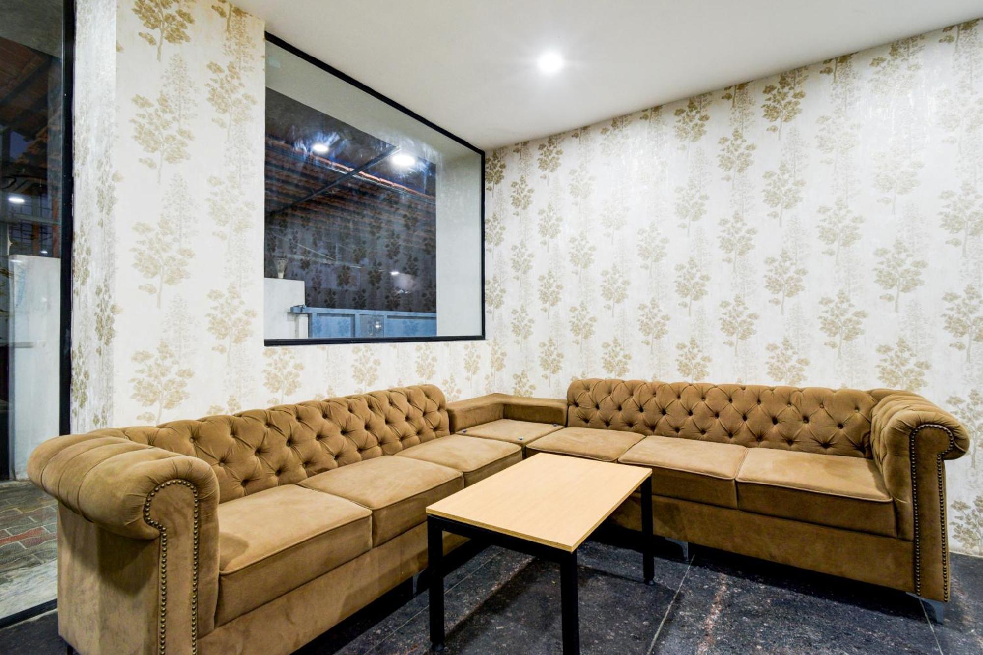 Super Townhouse Unnam Hotels Backside Of Tabala Rasa Pub, Financial District 하이데라바드 외부 사진