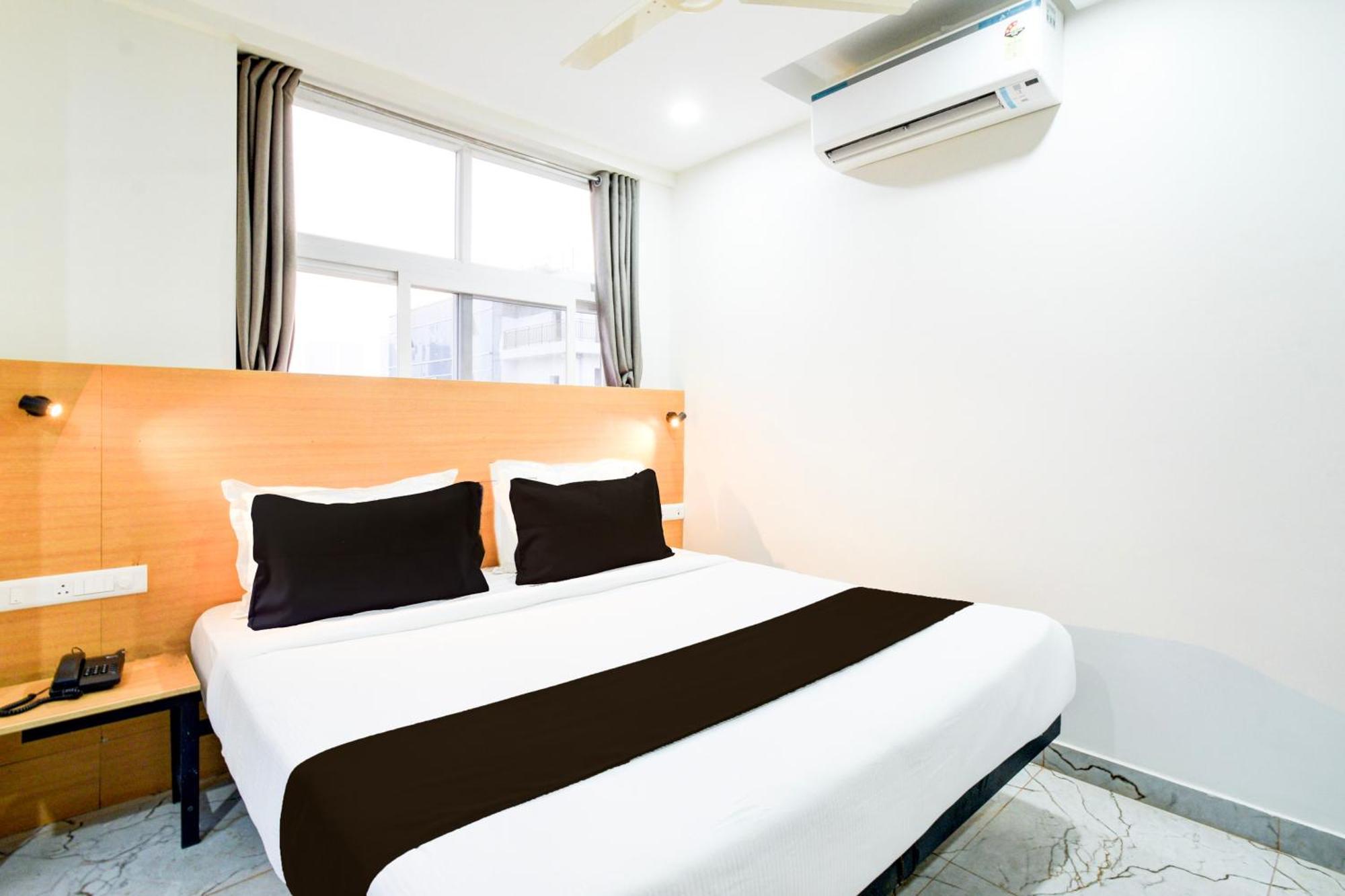 Super Townhouse Unnam Hotels Backside Of Tabala Rasa Pub, Financial District 하이데라바드 외부 사진