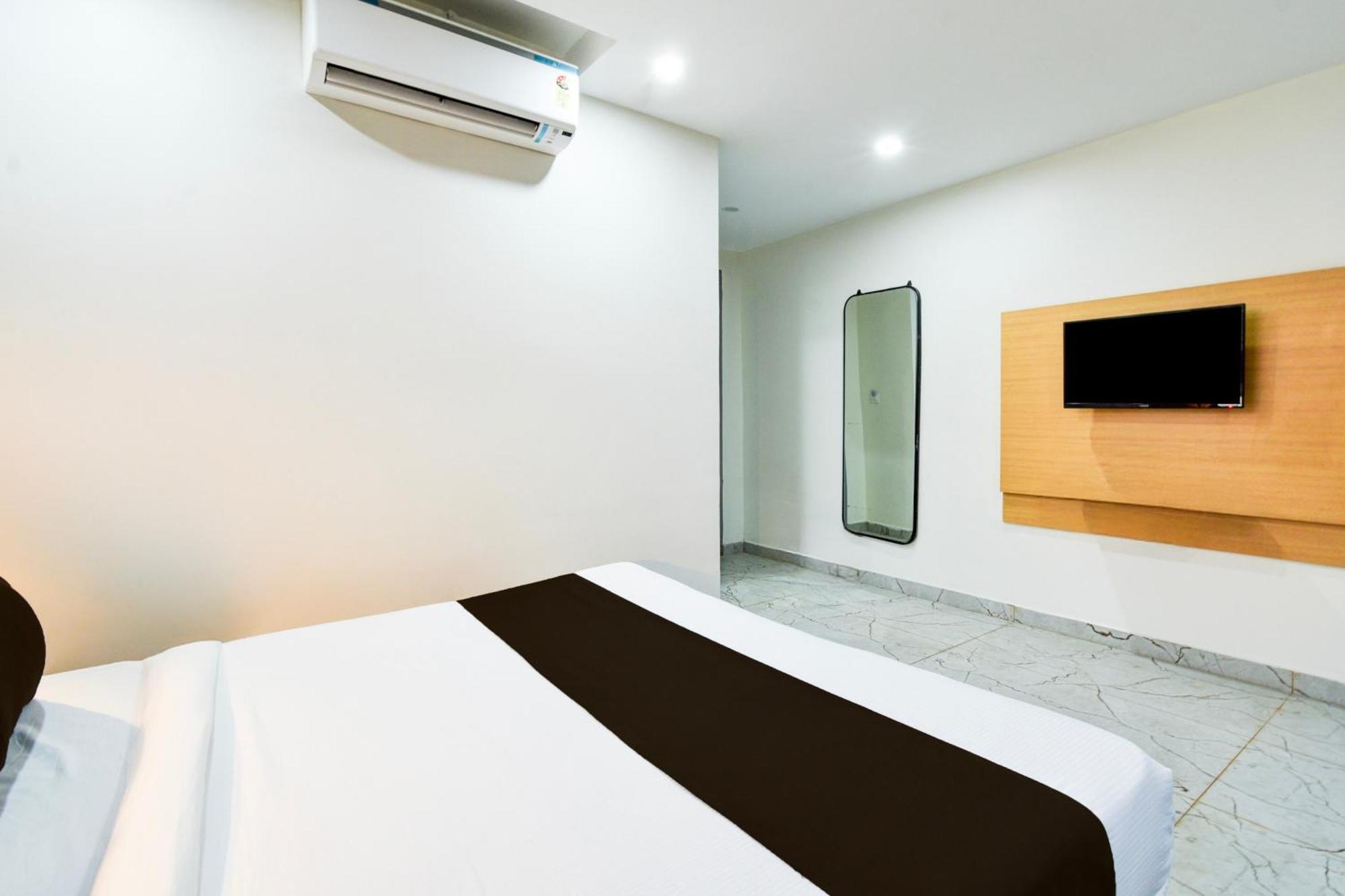 Super Townhouse Unnam Hotels Backside Of Tabala Rasa Pub, Financial District 하이데라바드 외부 사진