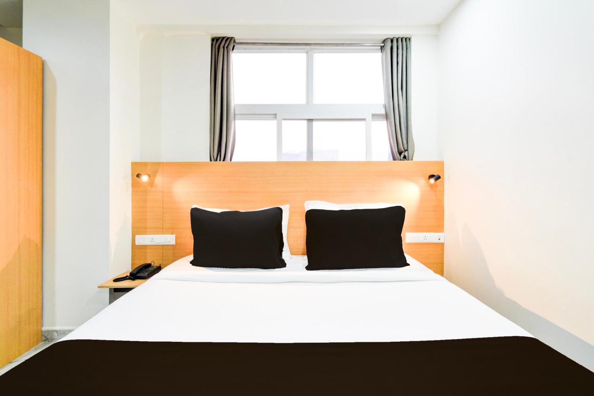 Super Townhouse Unnam Hotels Backside Of Tabala Rasa Pub, Financial District 하이데라바드 외부 사진