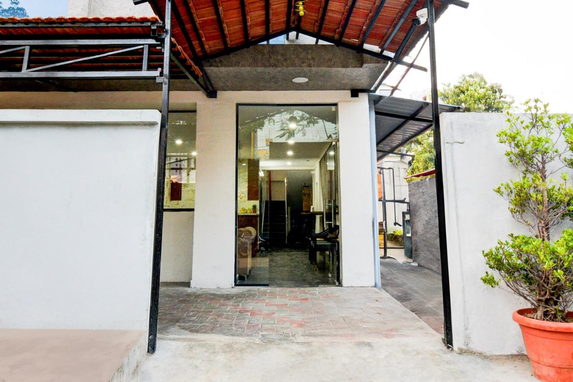 Super Townhouse Unnam Hotels Backside Of Tabala Rasa Pub, Financial District 하이데라바드 외부 사진