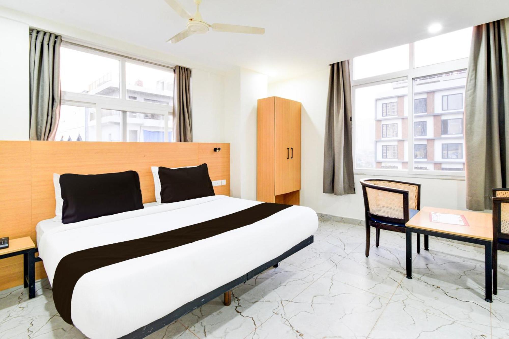 Super Townhouse Unnam Hotels Backside Of Tabala Rasa Pub, Financial District 하이데라바드 외부 사진