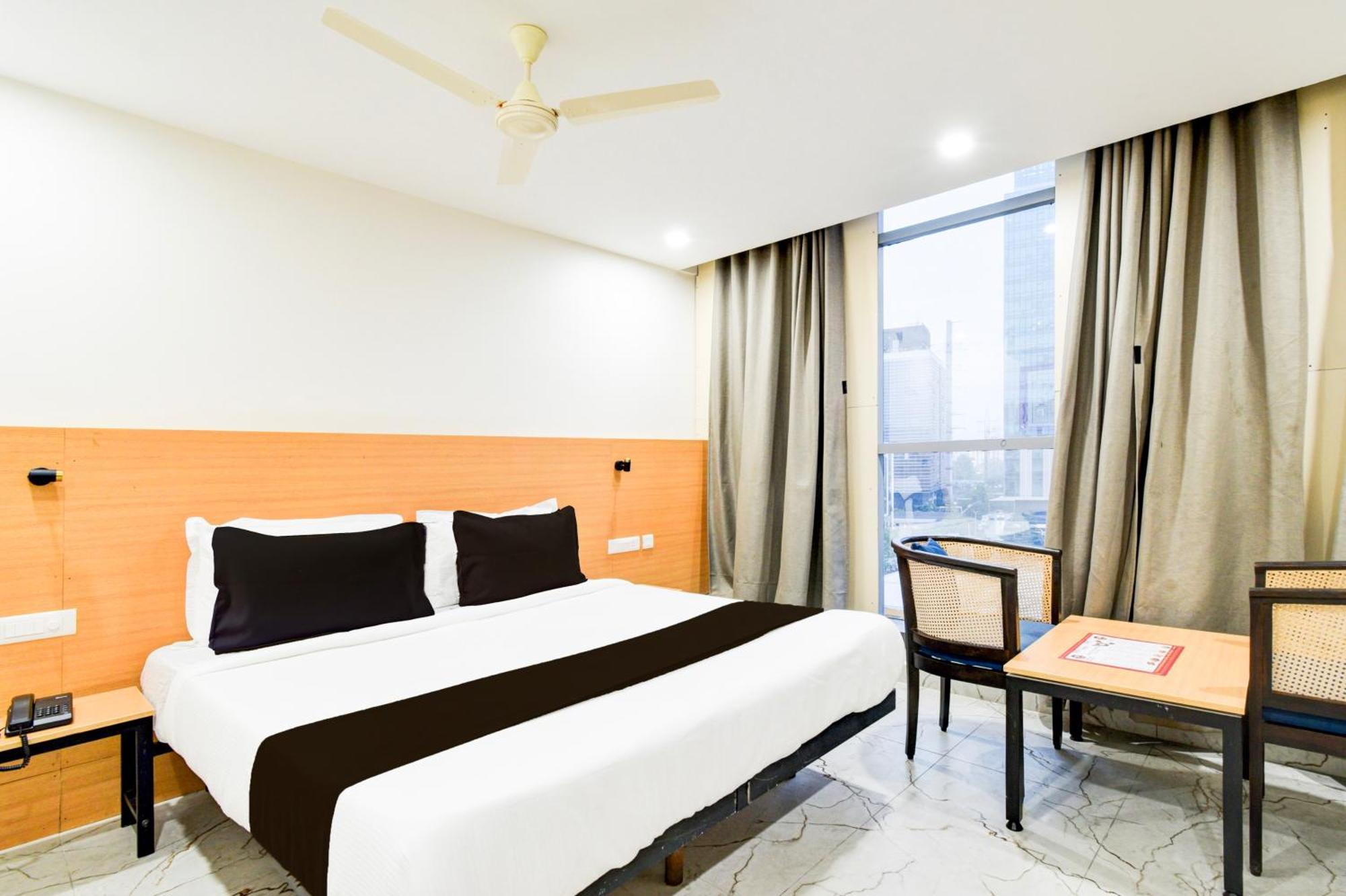 Super Townhouse Unnam Hotels Backside Of Tabala Rasa Pub, Financial District 하이데라바드 외부 사진